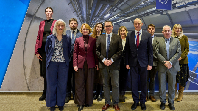 Kopbilde no izglītības un zinātnes ministres Daces Melbārdes vizītes CERN