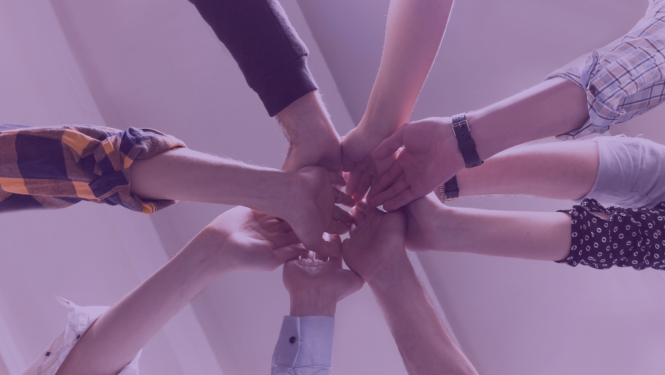 Saliktas kopā rokas