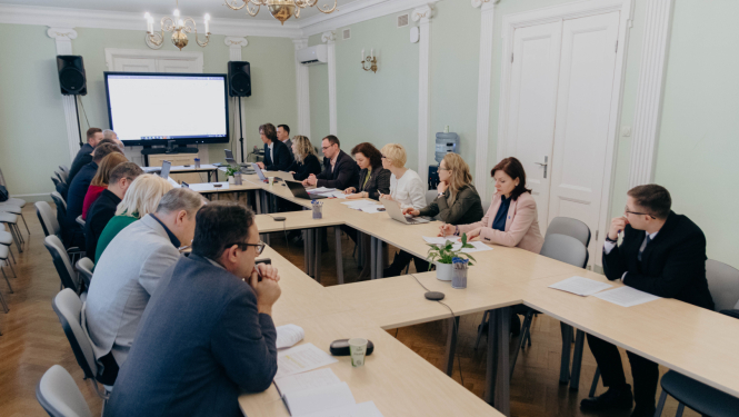 Kopbilde IZM Lielajā zālē no tikšanās ar sporta nozares pārstāvjiem