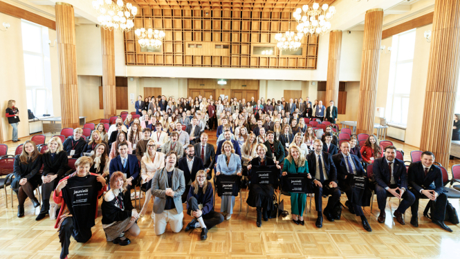 Dalībnieku kopbilde no Nacionālā jaunatnes foruma