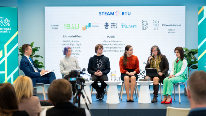 Paneļdiskusijas "Inovatīva pieeja STEAM mācību priekšmetu apguvē – jauni rīki, iespējas un izaicinājumi" dalībnieki