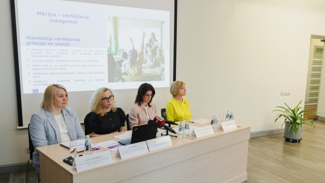 Preses konferences dalībnieku kopbilde 10.06.2025.