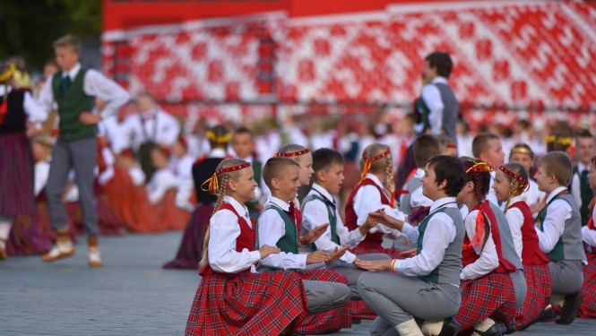 XII Latvijas Skolu jaunatnes dziesmu un deju svētkos piedalīsies vairāk nekā 35 000 dalībnieku