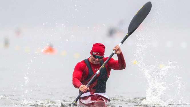 Kanoe airētājs Akmens