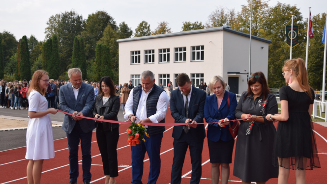 Kandavas Lauksaimniecības tehnikumā atjaunots stadions un dienesta viesnīca