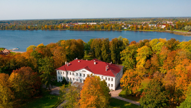 Balvu muižas apbūve, parks un Lāča dārzs