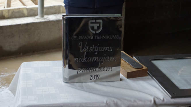 Jelgavas Tehnikuma topošās sporta zāles sienā iemūrēts vēstījums nākamajām paaudzēm