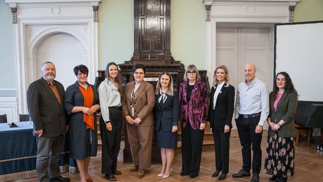Kopbilde. Bildē redzama izglītības un zinātnes ministrijas valsts sekretāra p.i. Inita Juhņēviča.