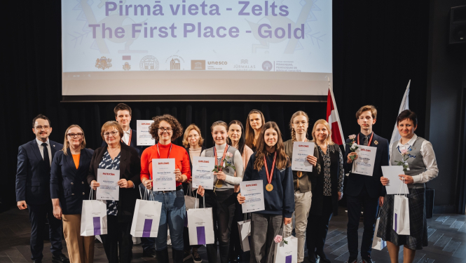 Latvijas un novadu mācības atklātās olimpiādes uzvarētāju kopbilde