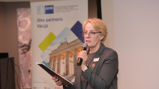 Baiba Bašķere saka uzrunu