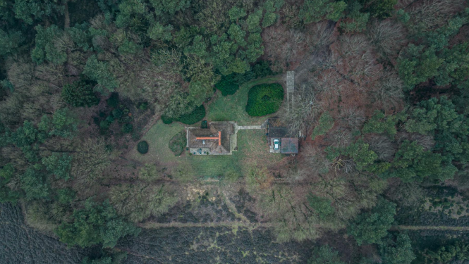 Skats uz māju no putna lidojuma