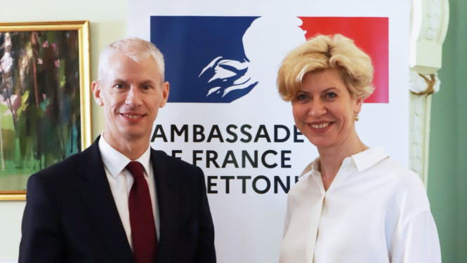 Francijas ārējās tirdzniecības, ekonomikas veicināšanas, frankofonijas un franču diasporas lietu valsts ministrs Franks Riestērs un izglītības un zinātnes ministre Anda Čakša 