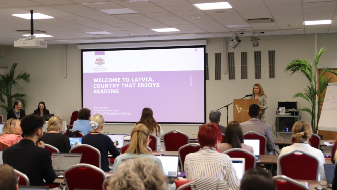 Starptautiskā skolēnu lasītprasmes pētījuma PIRLS nacionālo koordinatoru tikšanās, Ilze Saleniece saka uzrunu 