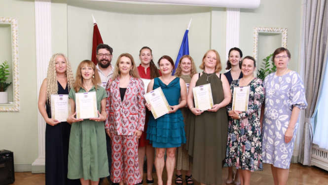 Atzinības rakstu un Pateicības rakstu saņēmušo kopbilde