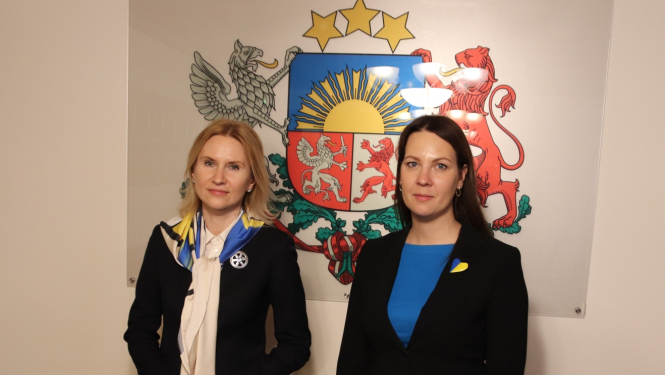 Ministre tiekas ar Ukrainas parlamenta parstavi