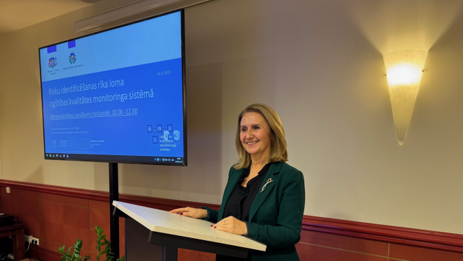 Pasākumu par risku identificēšanas rīka lomu izglītības kvalitātes monitoringa sistēmā atklāj Izglītības kvalitātes valsts dienesta vadītāja Inita Juhņēviča