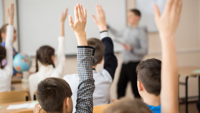 Berni ceļ rokas stundā