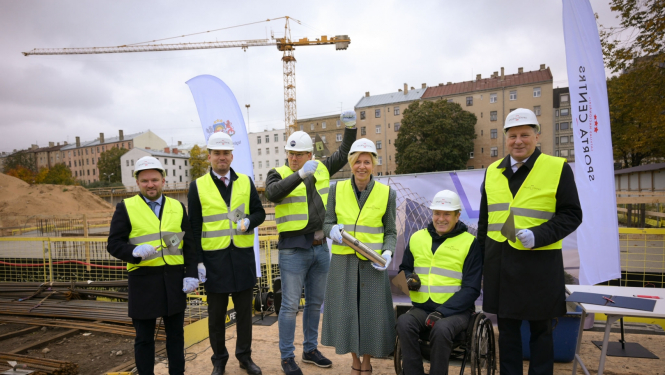 Komandu sporta spēļu halles kapsulas iemūrēšanas svētki