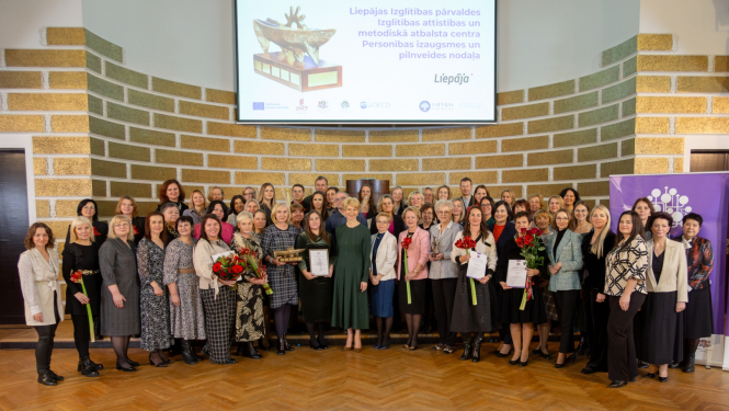 Pieaugušo neformālās izglītības ceļojošās balvas "Saules laiva" 2024. gada uzvarētāju kopbilde