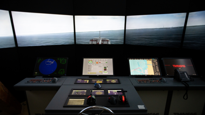 kuģa vadības klājs