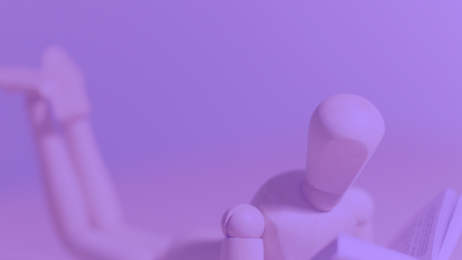 cilvēka koka veidols lasa grāmatu