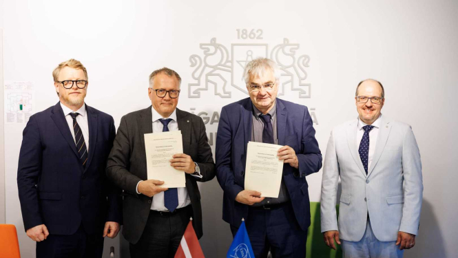 RTU rektors Tālis Juhna, finanšu ministrs Arvils Ašeradens, CERN informācijas tehnoloģijas un pētniecības direktors Joahims Mnihs un Latvijas pārstāvis CERN Toms Torims. Foto: Toms Norde