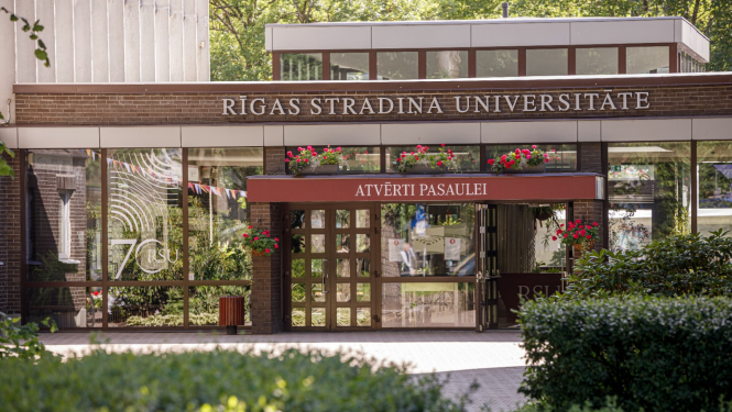 Rīgas Stradiņa universitātes centrālā ieeja