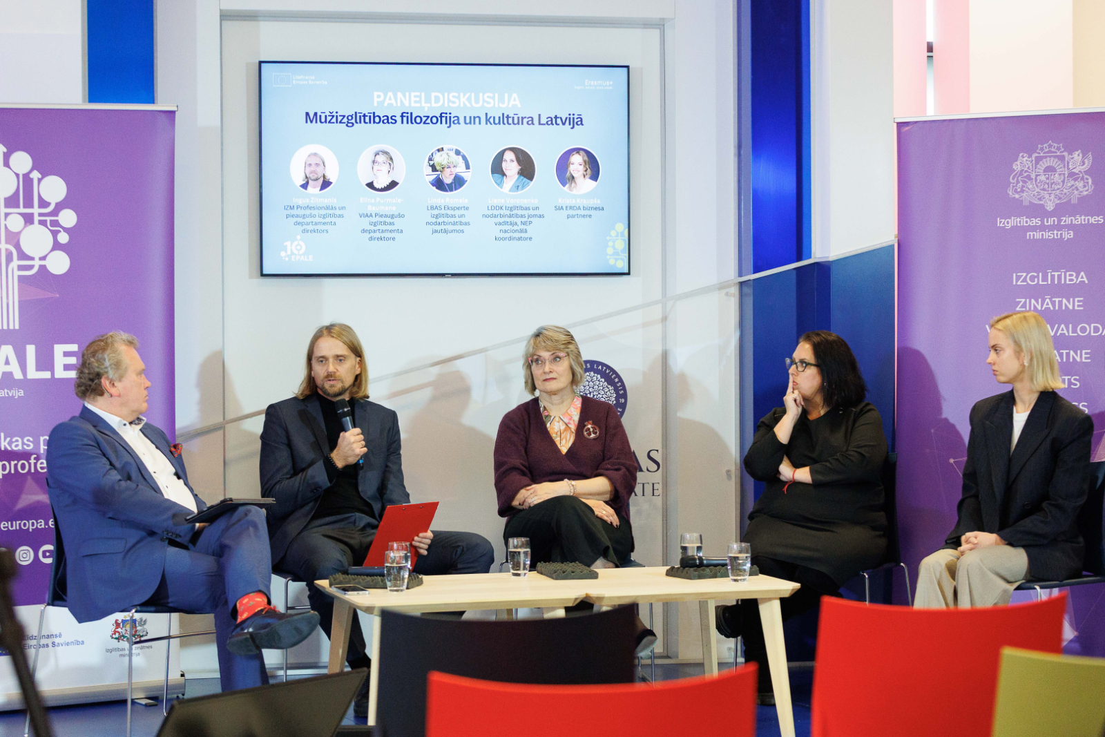 Diskusijas dalībnieku kopbilde