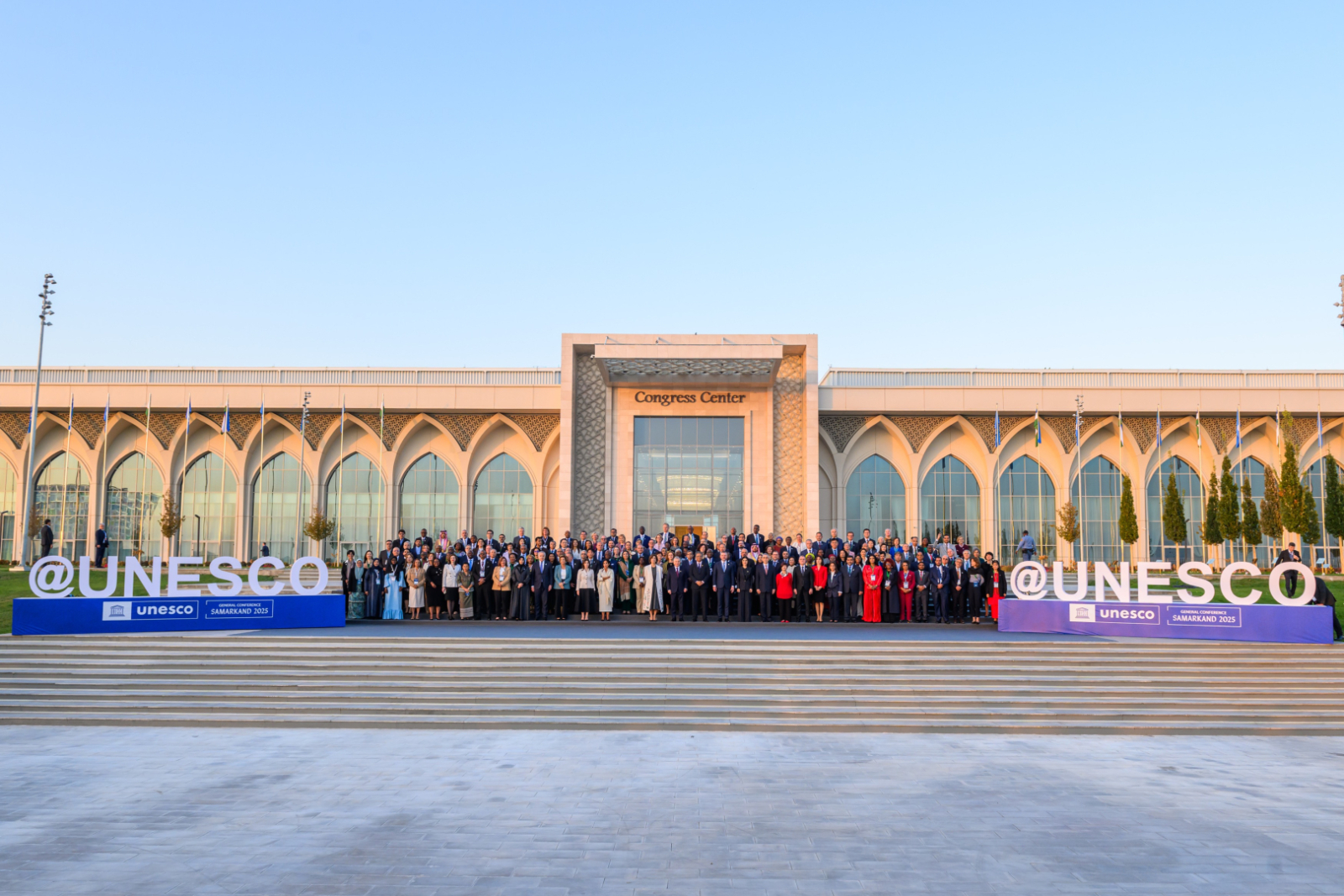 UNESCO konferences dalībnieku kopbilde