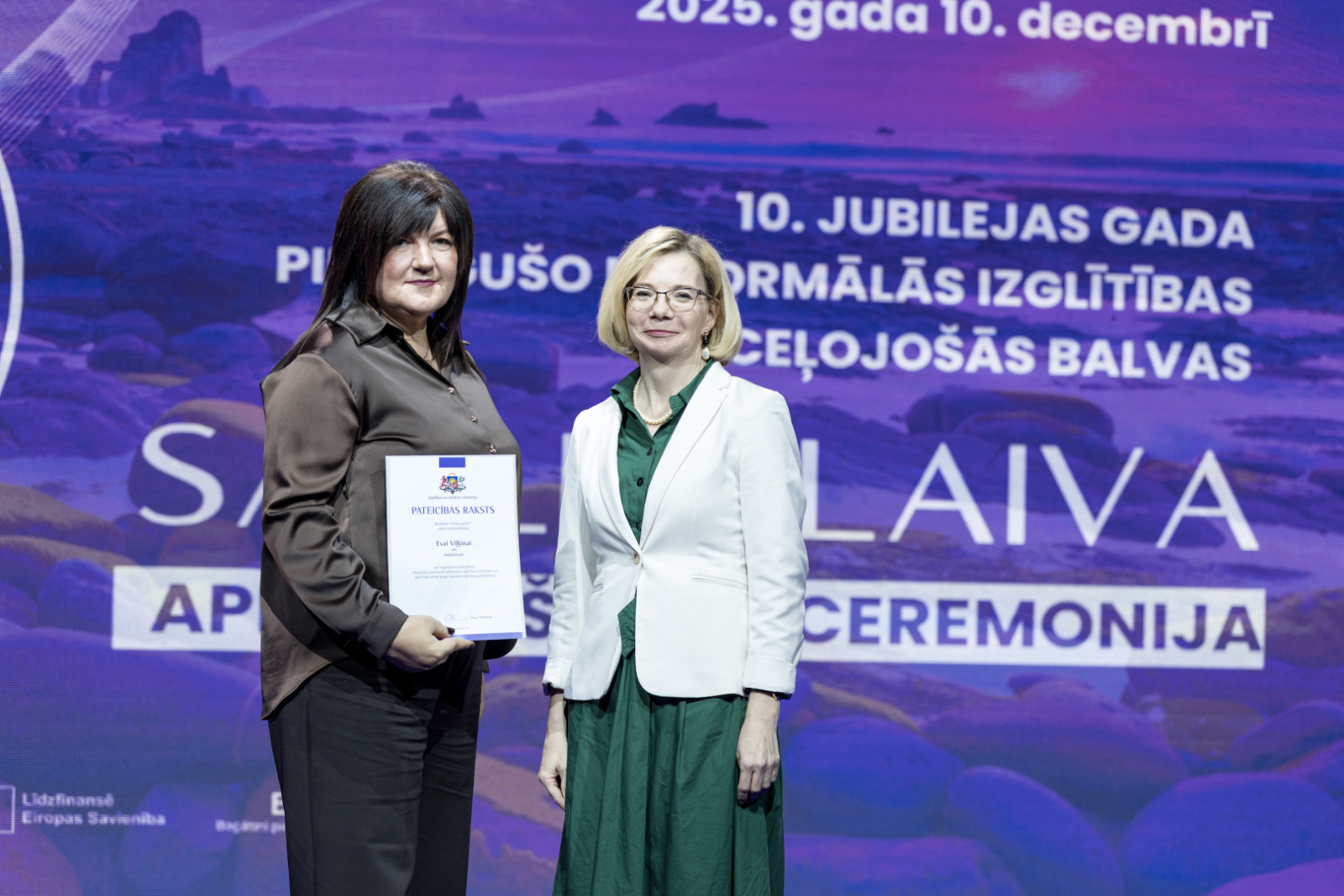 iedrības “Cerību spārni” Valdes priekšsēdētāja, sociālo pakalpojumu vadītāja Eva Viļķina un IZM Profesionālās un pieaugušo izglītības departamenta direktora vietniece Ieva Suškeviča