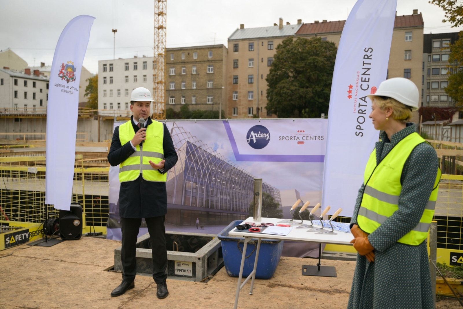 Komandu sporta spēļu halles – kapsulas iemūrēšanas svētki