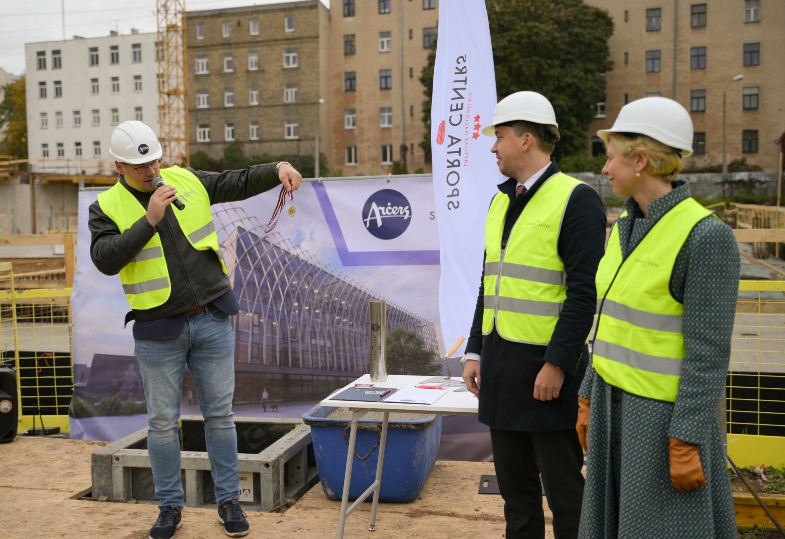 Komandu sporta spēļu halles – kapsulas iemūrēšanas svētki