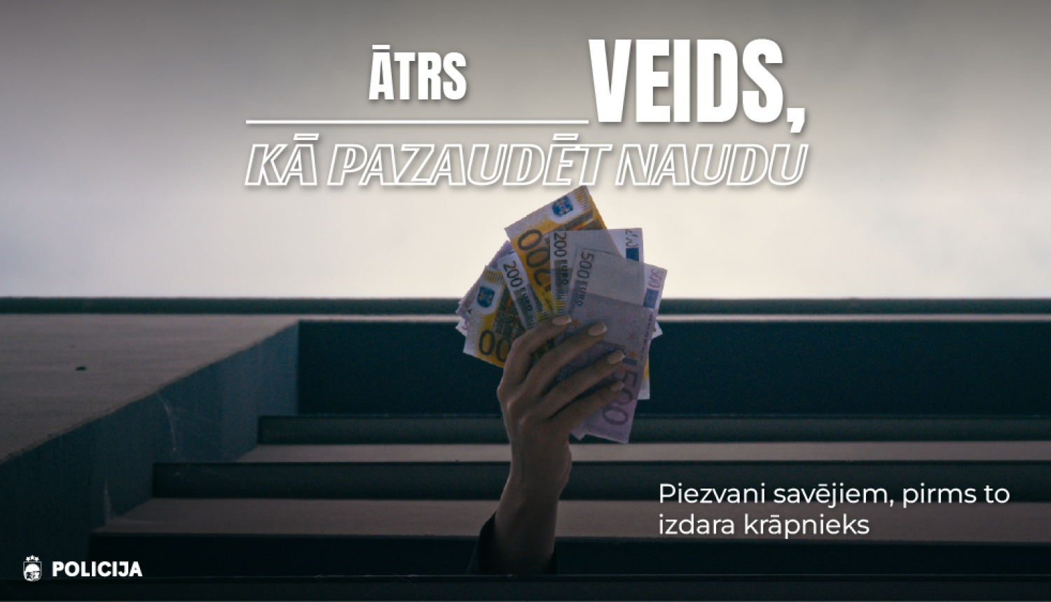 "Ātrs veis, kā pazaudēt naudu", redzama rokas, kas tur skaidru naudu.