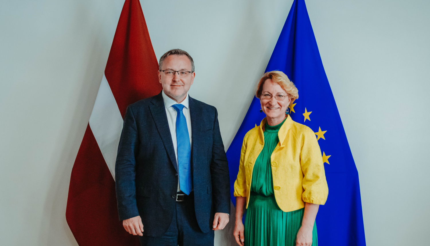 Izglītības un zinātnes ministre Dace Melbārde ar Kanādas vēstnieku Latvijā Braienu Svorku (H.E. Brian Szwarc)