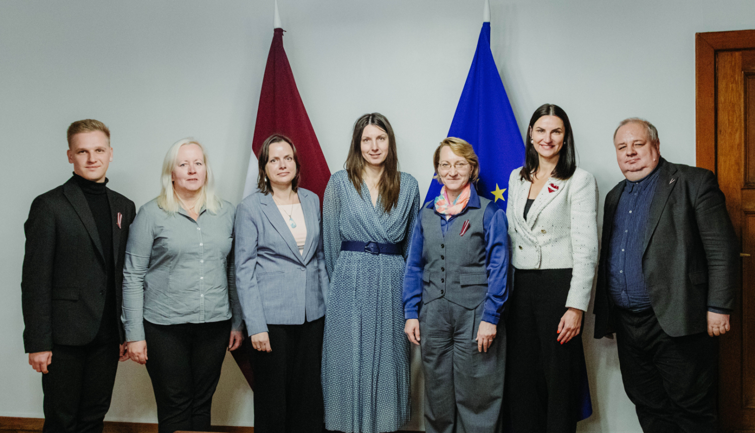 izglītības un zinātnes ministrijas pārstāvji ar biedrību “Latvijas Bērnu labklājības tīkls”