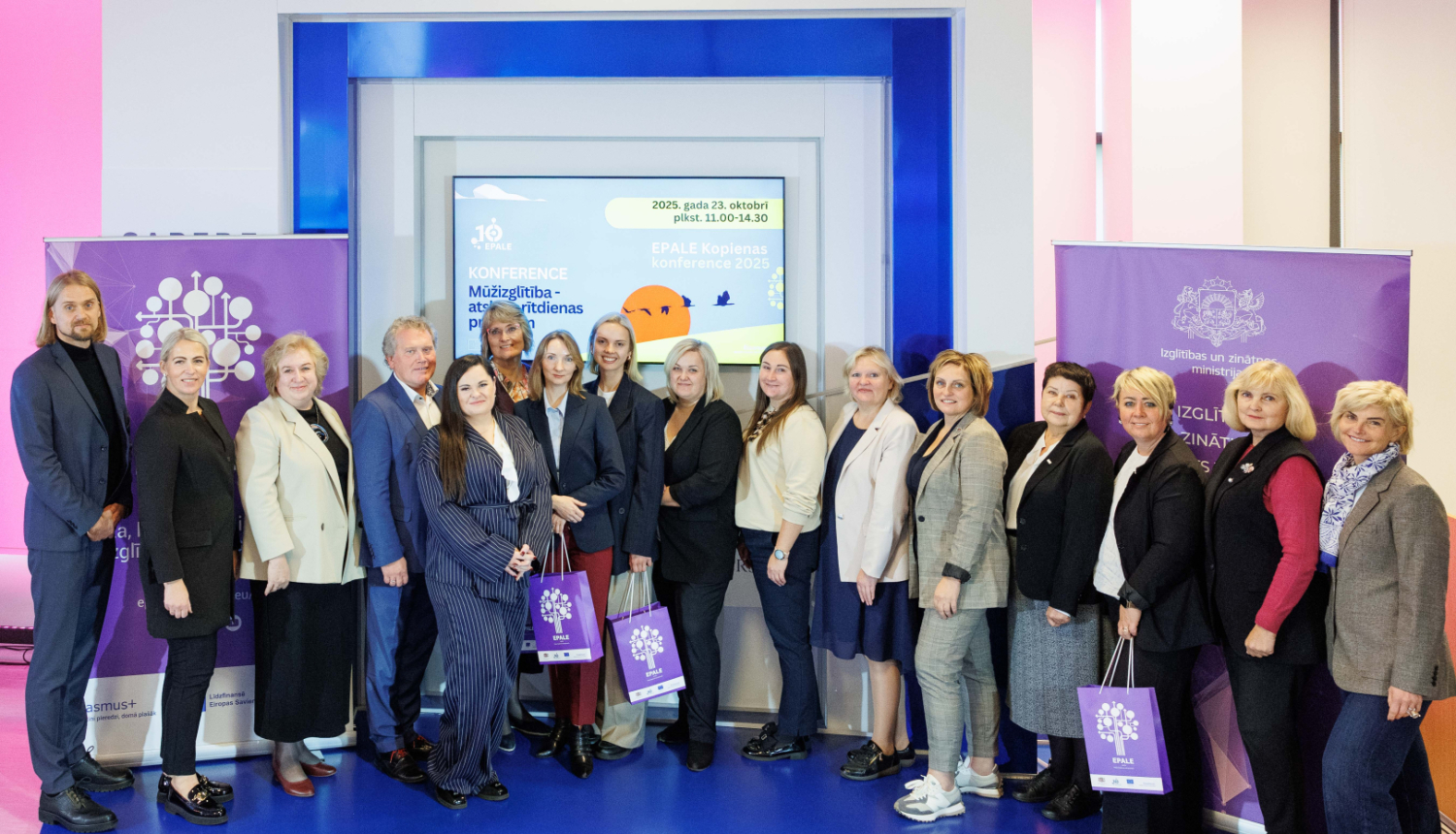 konferences dalībnieku kopbilde