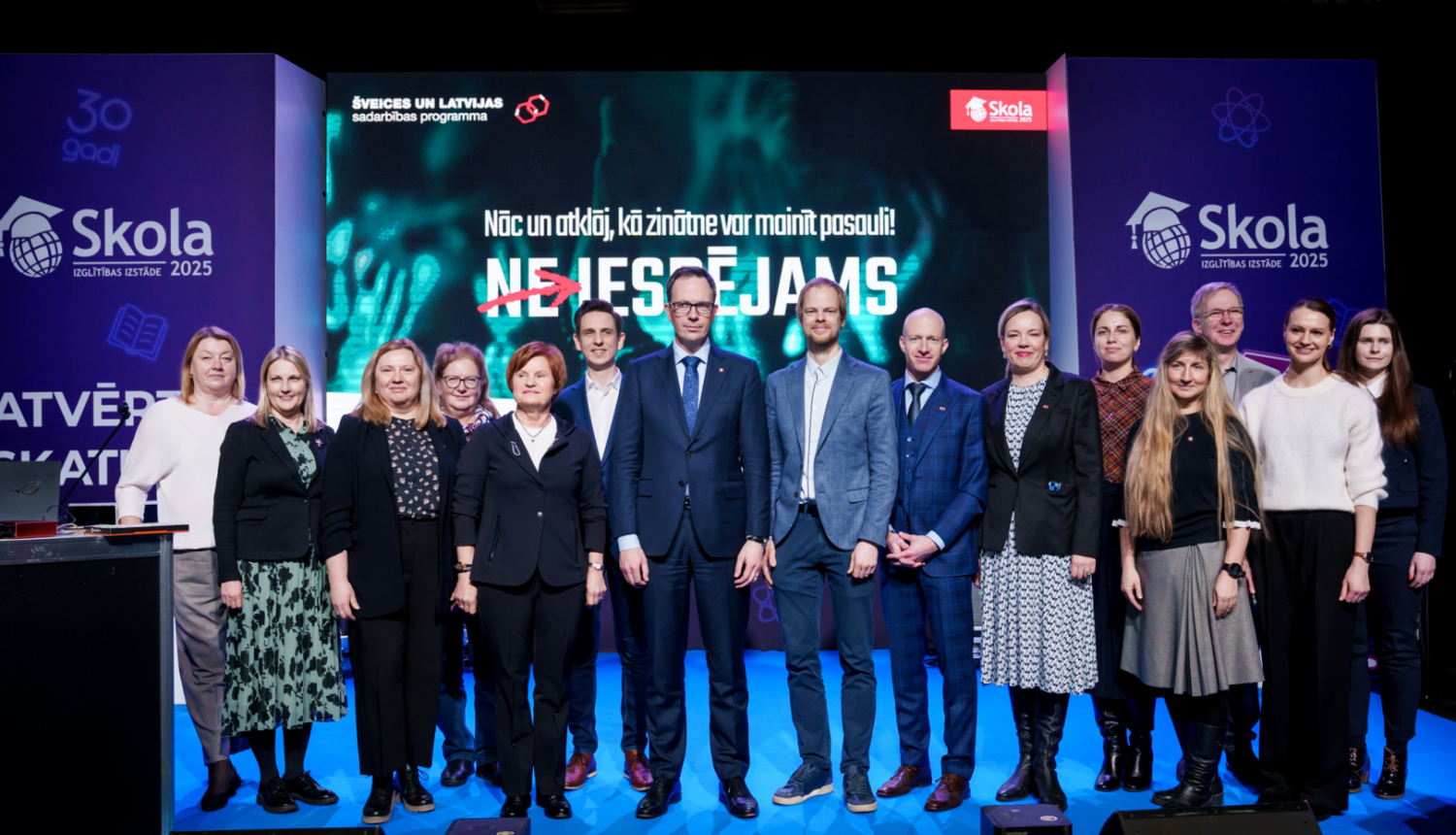 Dalībnieku kopbilde izstādē "Skola 2025"