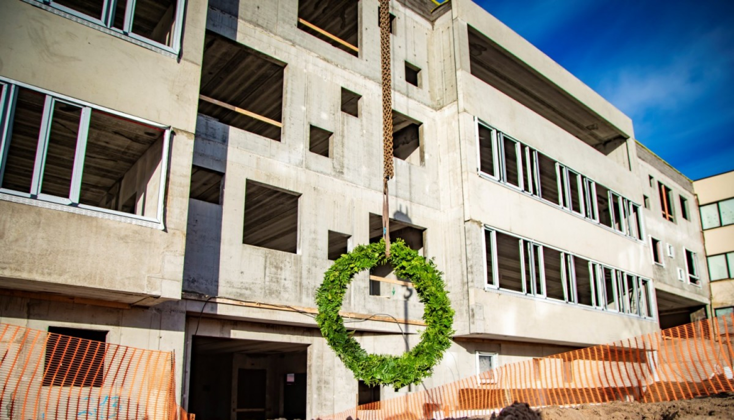 Spāru svētki Rīgas Zolitūdes ģimnāzijas jaunbūvei