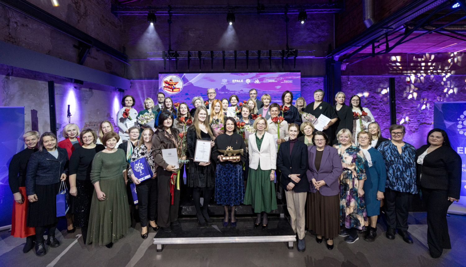 Kopbilde no apbavoanas ceremonijas