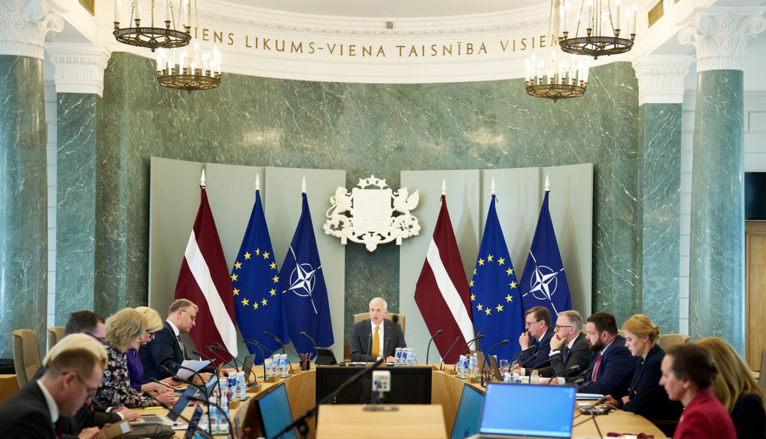 ministru prezidents un ministri ministru kabineta sēdē