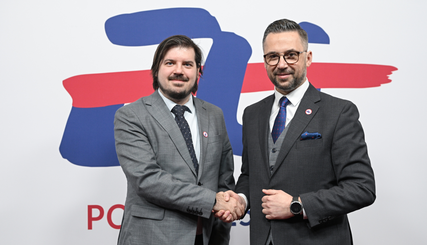 Pa kreisi Izglītības un zinātnes ministrijas valsts sekretāra vietnieks cilvēkkapitāla, zinātnes un inovāciju attīstības jautājumos Jānis Paiders.