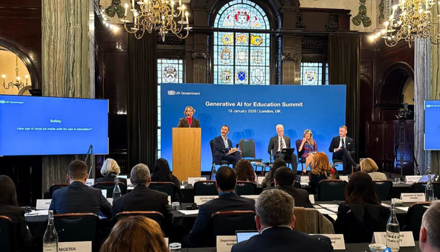 IZM ministre Dace Melbārde runā samita paneļdiskusijā