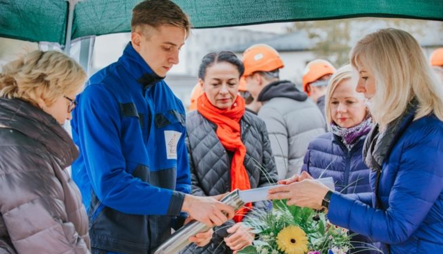 Daugavpils Būvniecības tehnikuma jauno darbnīcu pamatos iemūrēta kapsula ar vēstījumu nākamajām paaudzēm