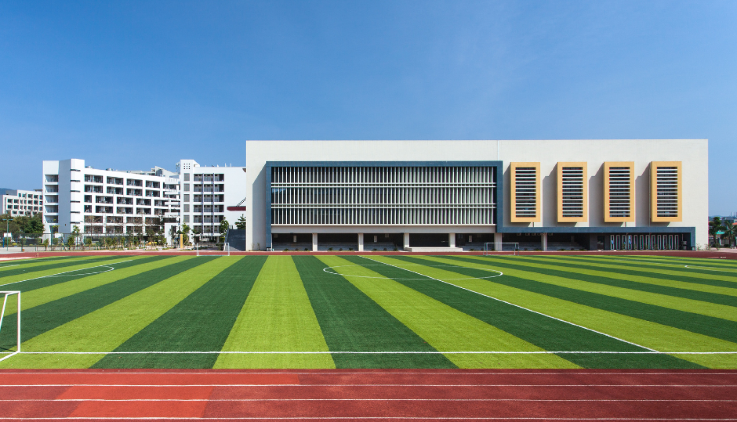 Attēls ar skolas ēku