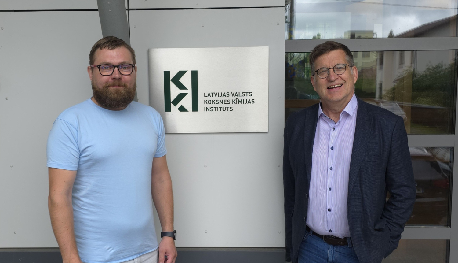 LVKĶI direktora vietnieks zinātniskajā darbā un vadošais pētnieks Dr.sc.ing. Uģis Cābulis un LVKĶI vadošais pētnieks Dr.chem. Māris Lauberts