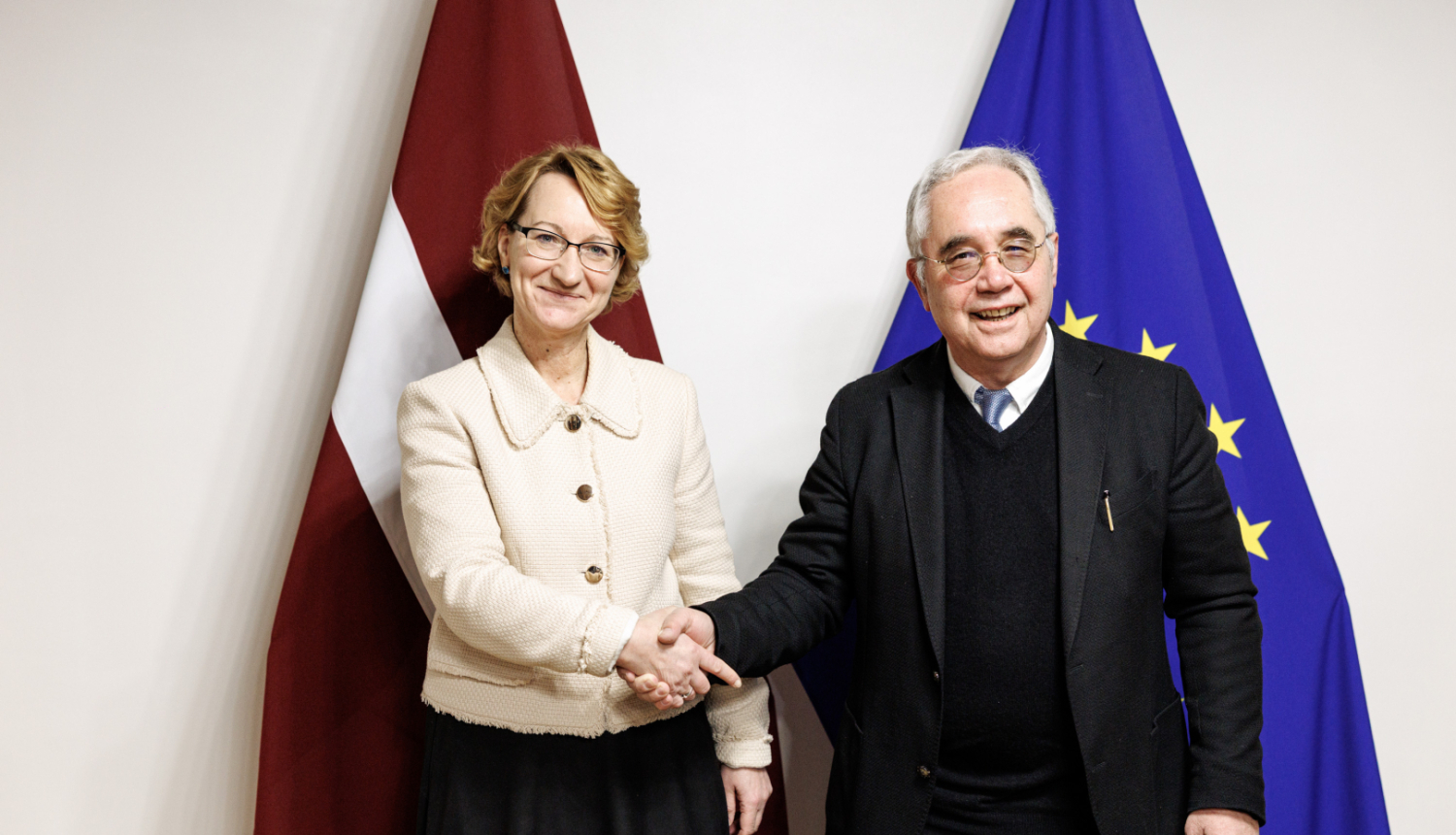 Izglītības un zinātnes ministre Dace Melbārde un Eiropas Kodolpētniecības centra (CERN) padomes prezidents, profesors Kostas Fontas (Costas Fountas)