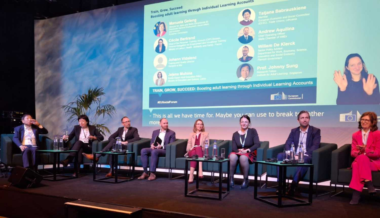 "European Employment & Social Rights Forum 2025" dalībnieki, starp tiem IZM Profesionālās un pieaugušo izglītības departamenta vecākā eksperte Jeļena Muhina