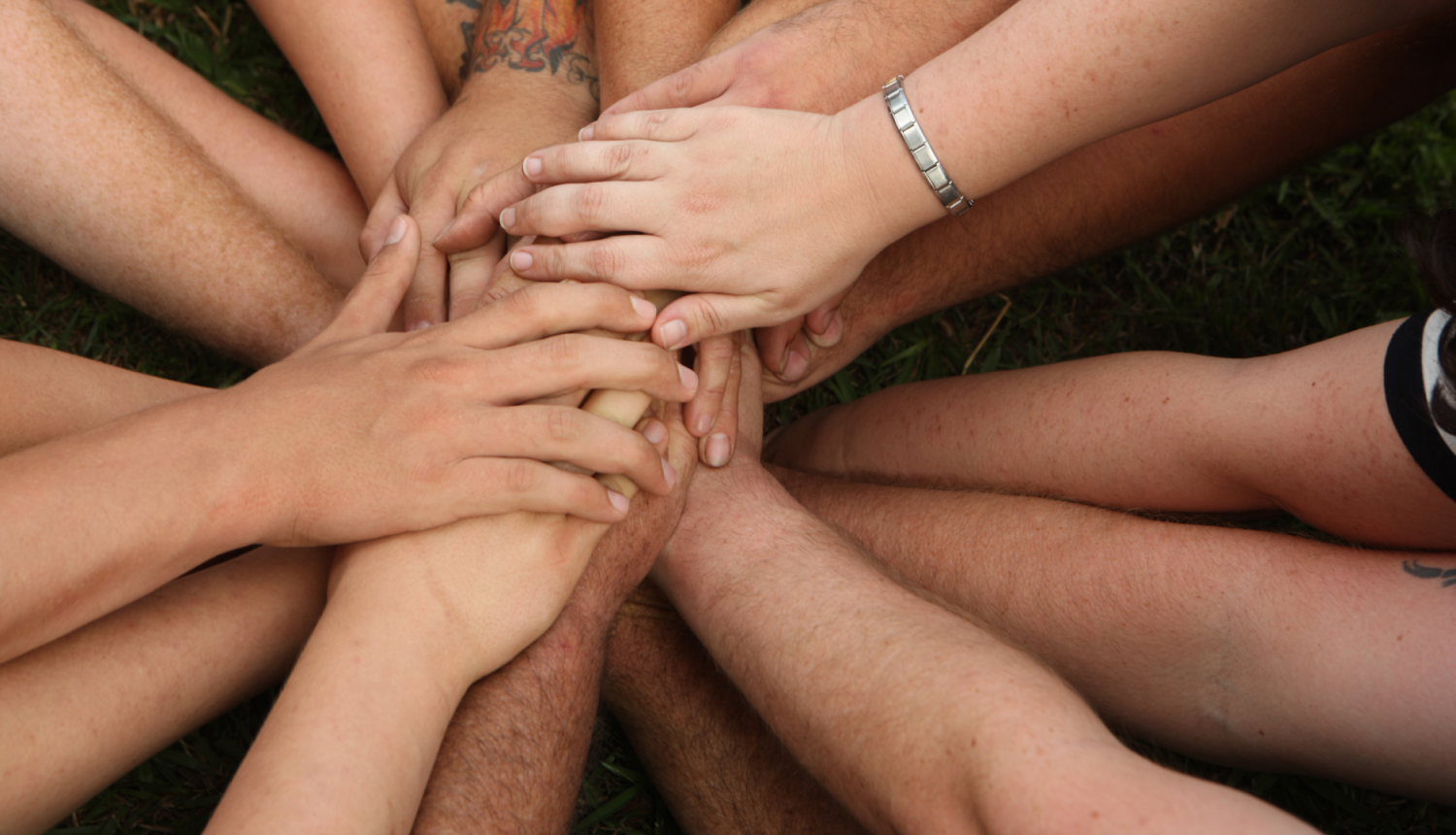 Saliktas rokas kopā