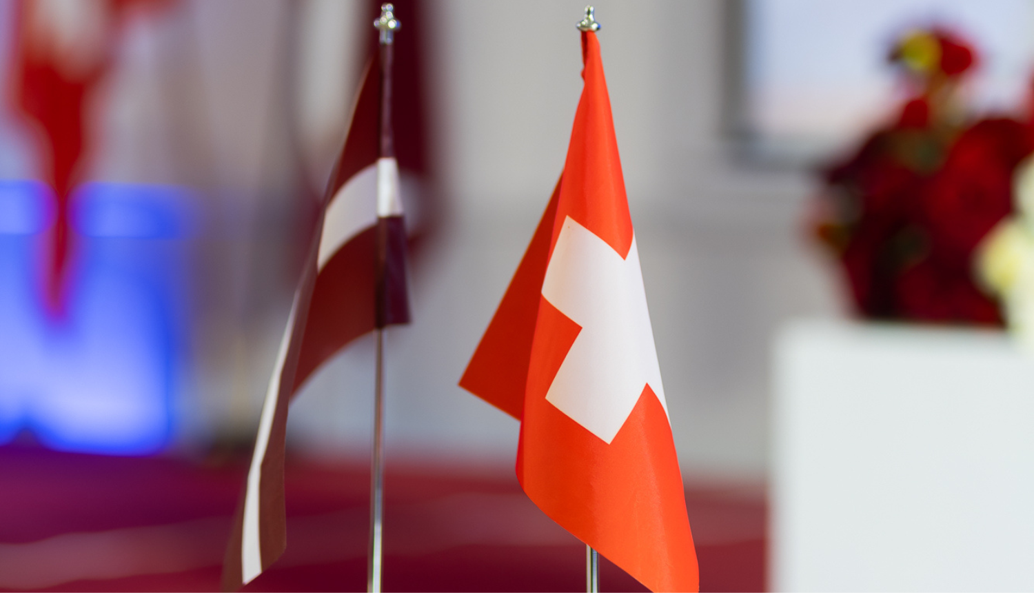 Latvijas un Šveices karogi