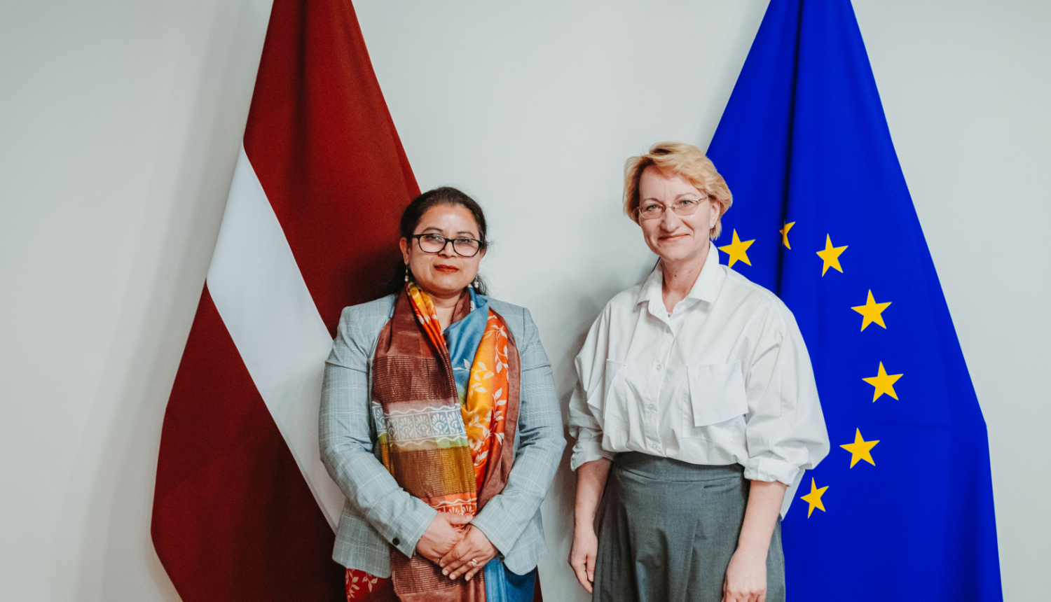 Izglītības un zinātnes ministre Dace Melbārde ar Indijas ārkārtējo un pilnvaroto vēstnieci Latvijā Namratu S. Kumaru (Namrata S. Kumar)